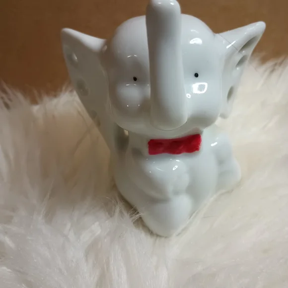 vintage elephant earrings holder trunk up for good luck! - Picture 4 of 6